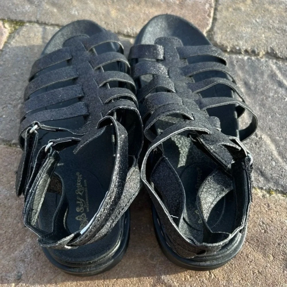 Self Esteen Black Shimmery Strappy Rubber Lug Sole Girl's Size 3 Sandals New